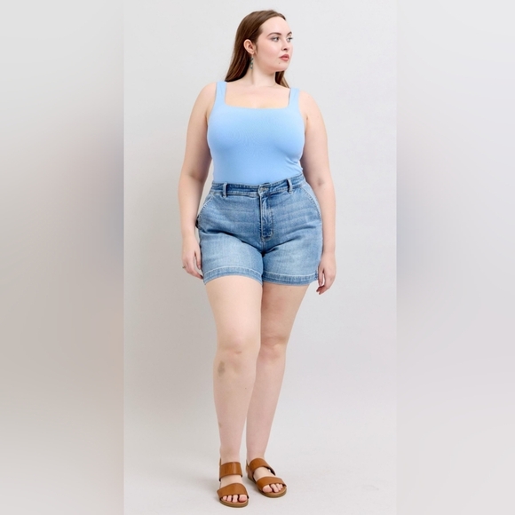 Judy Blue High Rise Medium Wash Denim Trouser Shorts Stretch Classic Plus NEW - Picture 1 of 9